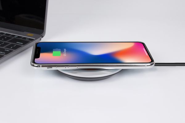 Luna wireless charging pad product photo